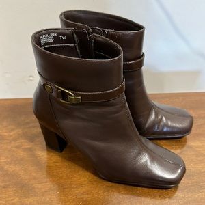 New in box - Brown Leather Boots